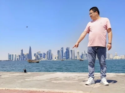 Generalni direktor Jiangsu Xurui Chen Wu vodi ekipo na savdsko razstavo